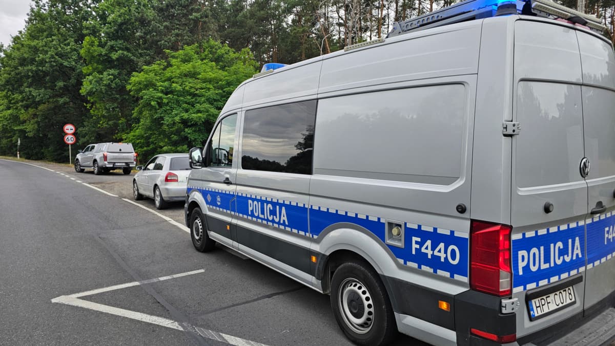 Piotrkowscy policjanci kryminalni zatrzymali 43-letniego obywatela Ukrainy i przekazali go Straży Granicznej