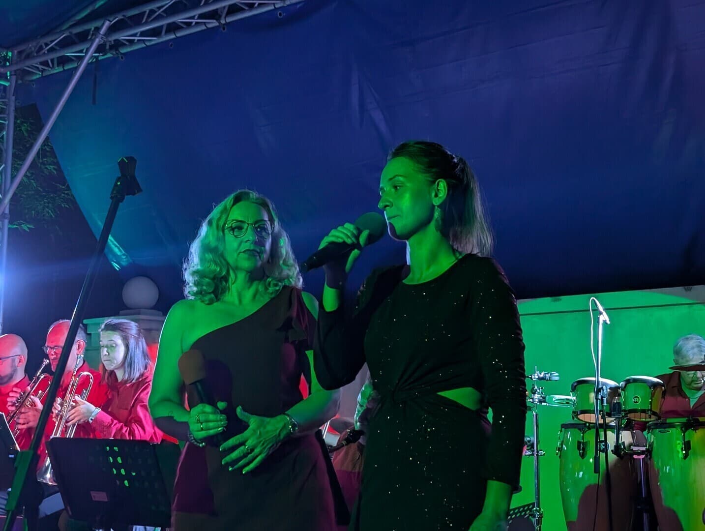 Trybunalski Dancing Swing, nietypowa potańcówka w Piotrkowie Trybunalskim. Swing i muzyka na żywo porwały mieszkańców do tańca