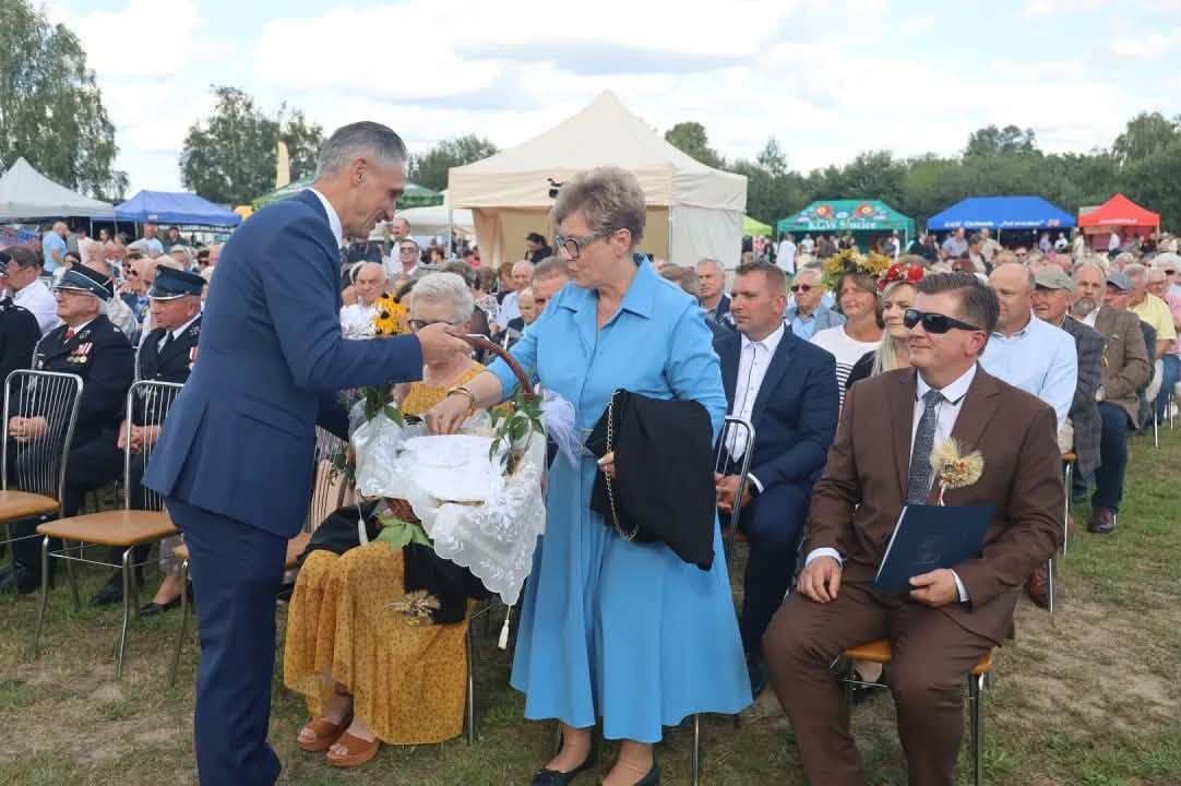 Delegacja z Łęk Szlacheckich na dożynkach w Aleksandrowie