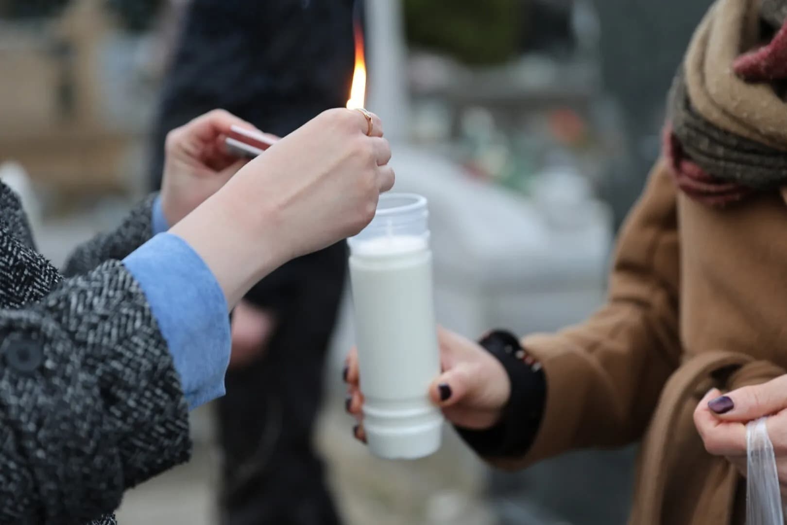 631 zniczy dla poległych. Wieczór Pamięci na cmentarzu wojennym w Milejowie