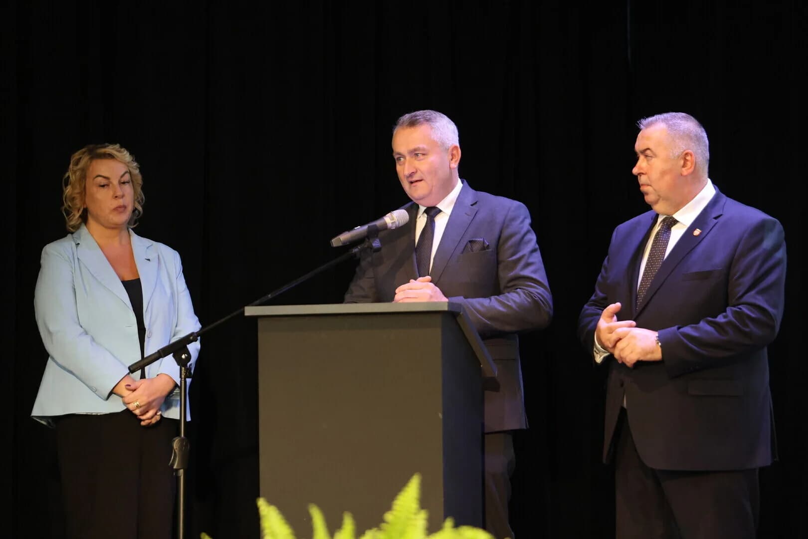 Konferencja „Bezpieczna Szkoła” w Grabicy – dyrektorzy omawiają nowe środki ochrony w placówkach edukacyjnych