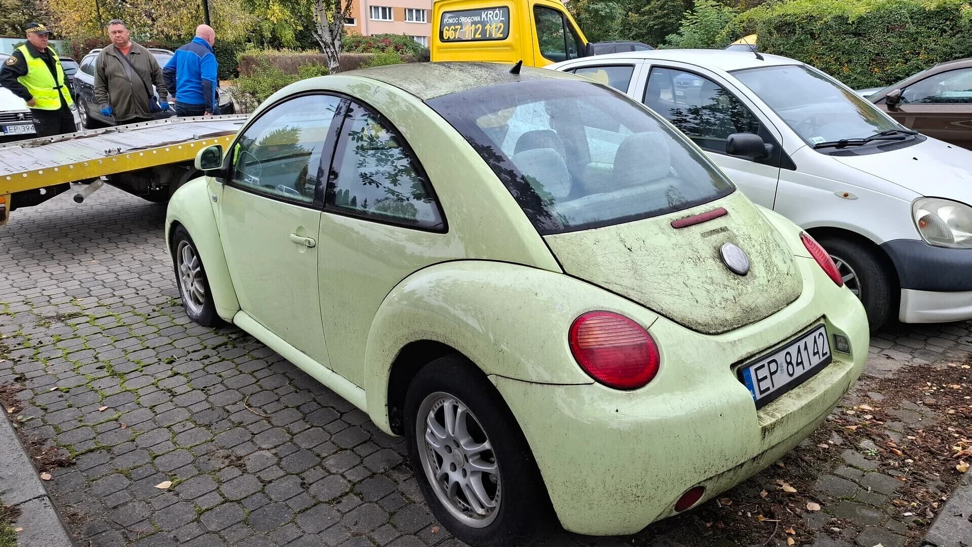 Straż Miejska w Piotrkowie interweniuje w sprawie nieużywanych aut