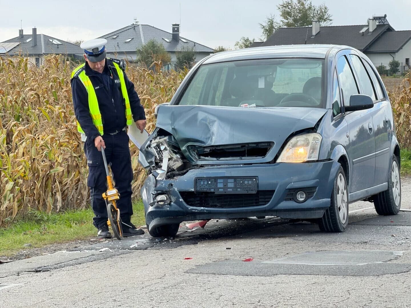 Zderzenie Opla i Fiata na Moryca. Kierowca trafił do szpitala