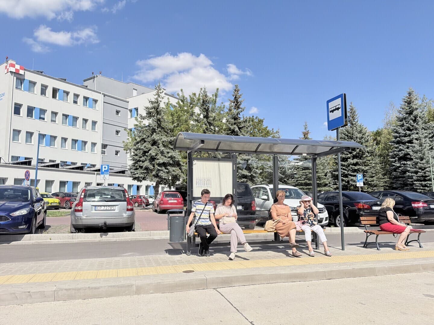 Za mała wiata przy przychodni? Adam Bak wyjaśnia, dlaczego nie mogła być większa