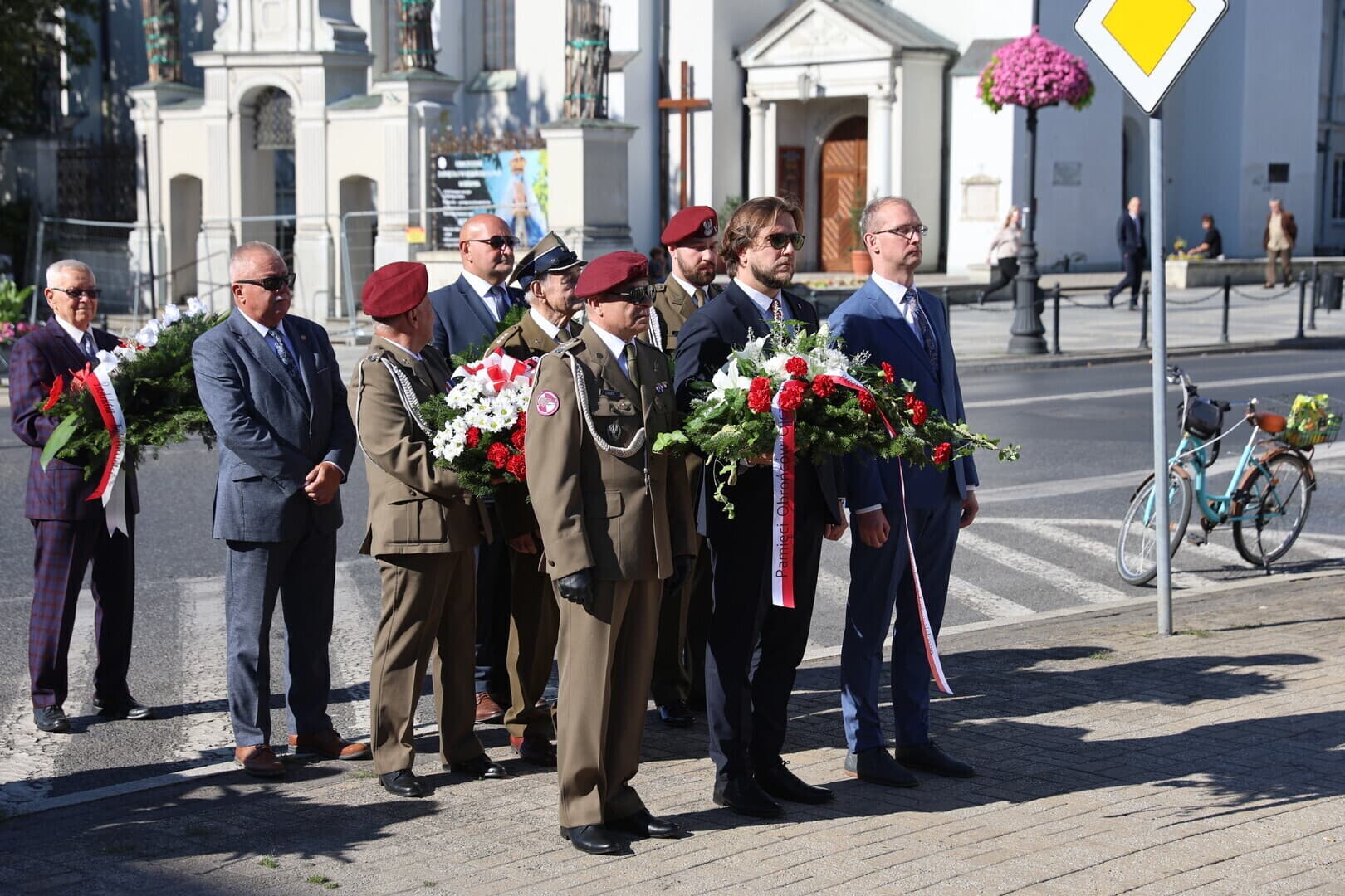 Święto Wojska Polskiego w Piotrkowie. Delegacje złożyły kwiaty pod pomnikiem Nieznanego Żołnierza