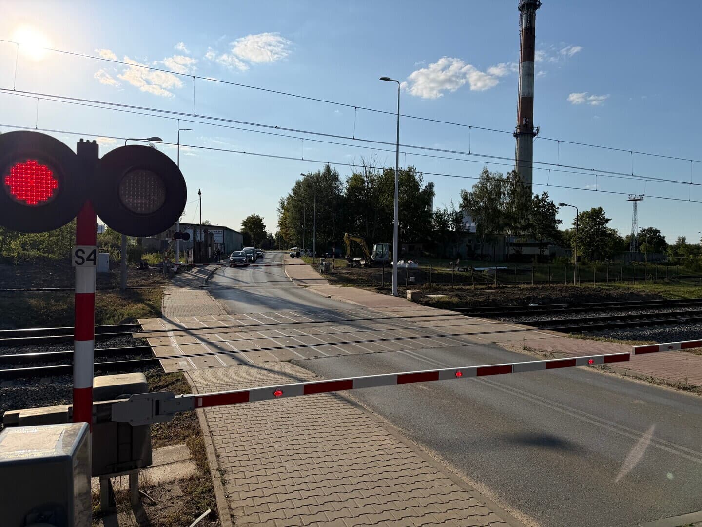 PKP PLK inwestuje w bezpieczeństwo na przejeździe kolejowo-drogowym w Piotrkowie