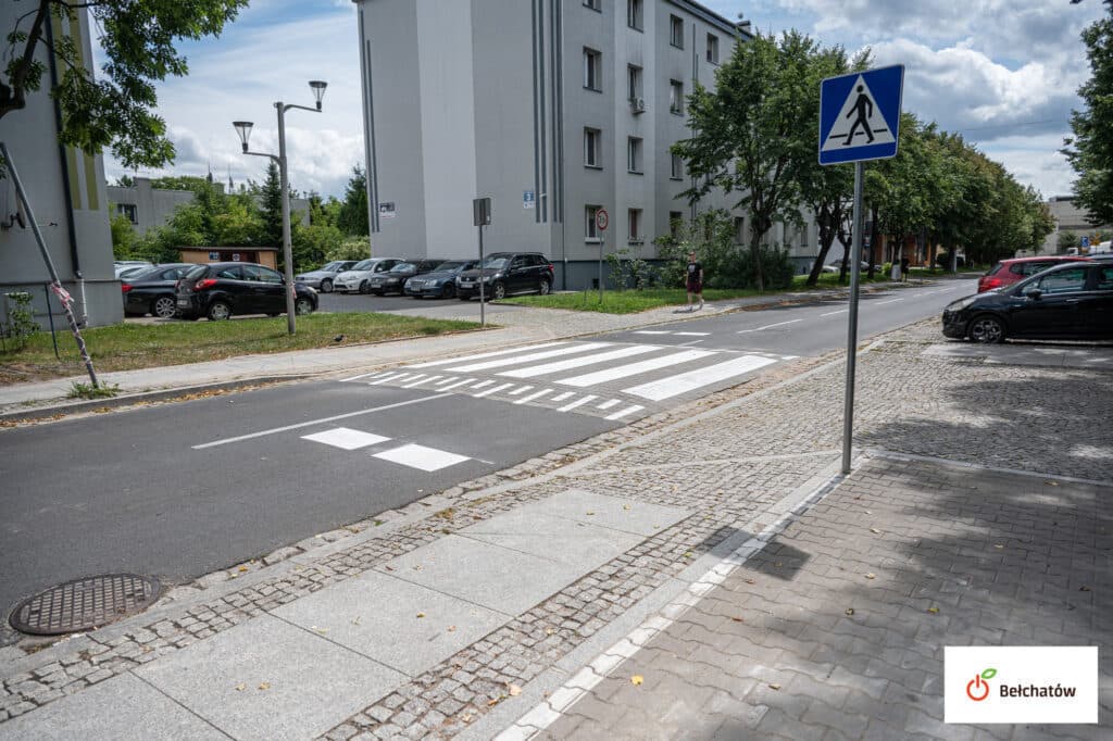 Kierowcy, na ul. Fabrycznej w Bełchatowie zwalniamy. Jest próg zwalniający