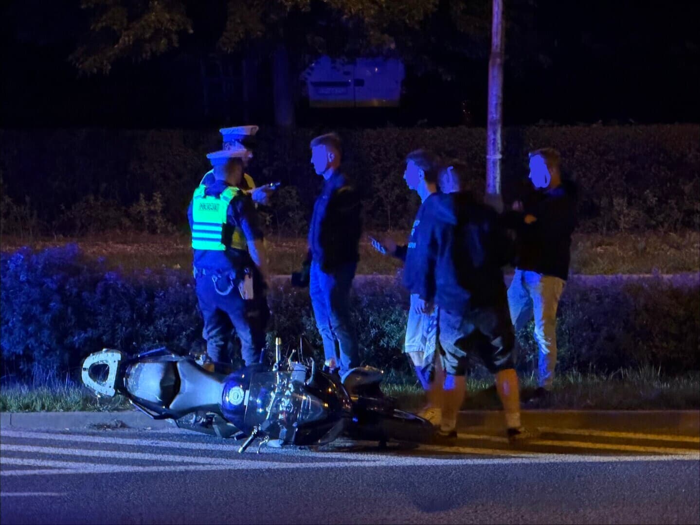 Motocyklista zderzył się z osobówką w Piotrkowie. Kierowca dostał ponad tysiąc złotych mandatu