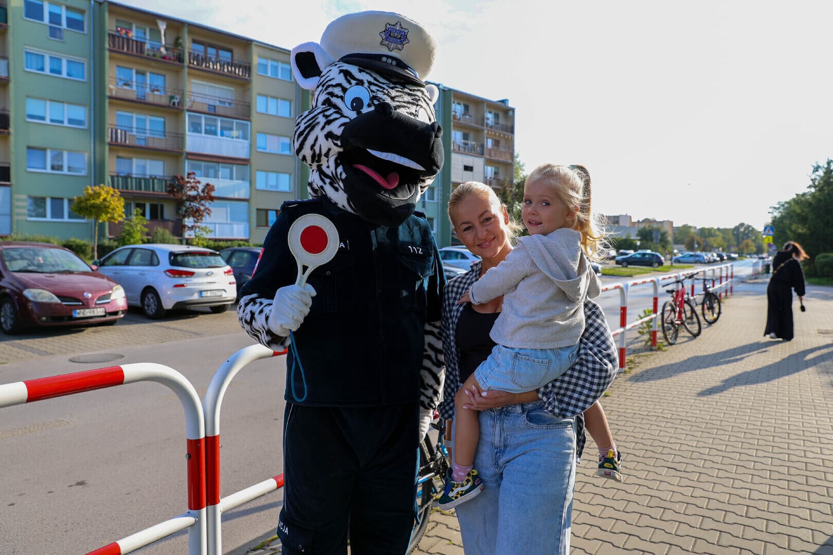 Policjanci przypominają o bezpieczeństwie. Zebruś Trybunalski zrobił furorę wśród uczniów