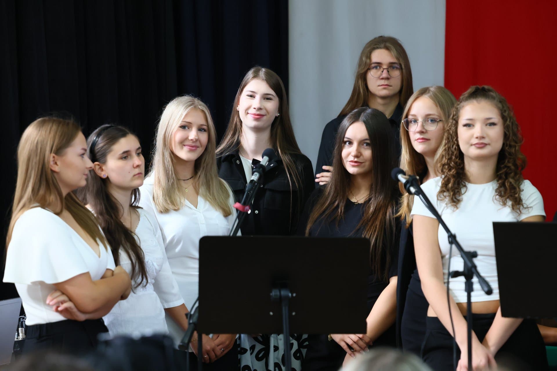 Wspaniały polonez na studniówce III LO w Piotrkowie