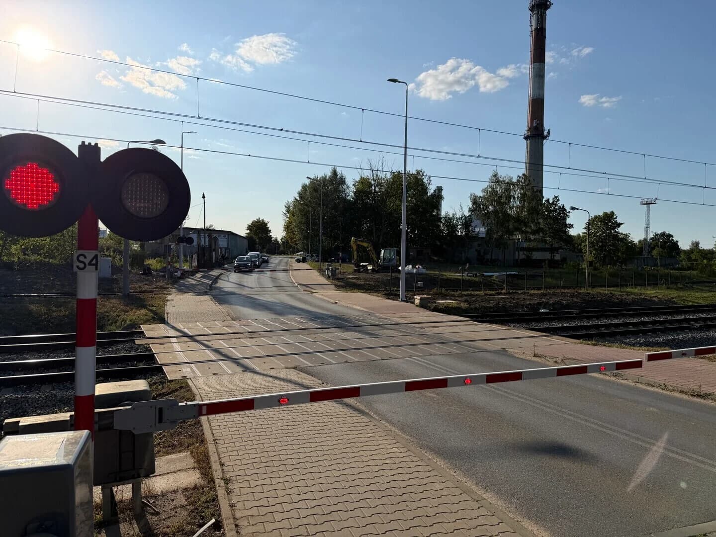 PKP PLK inwestuje w bezpieczeństwo na przejeździe kolejowo-drogowym w Piotrkowie