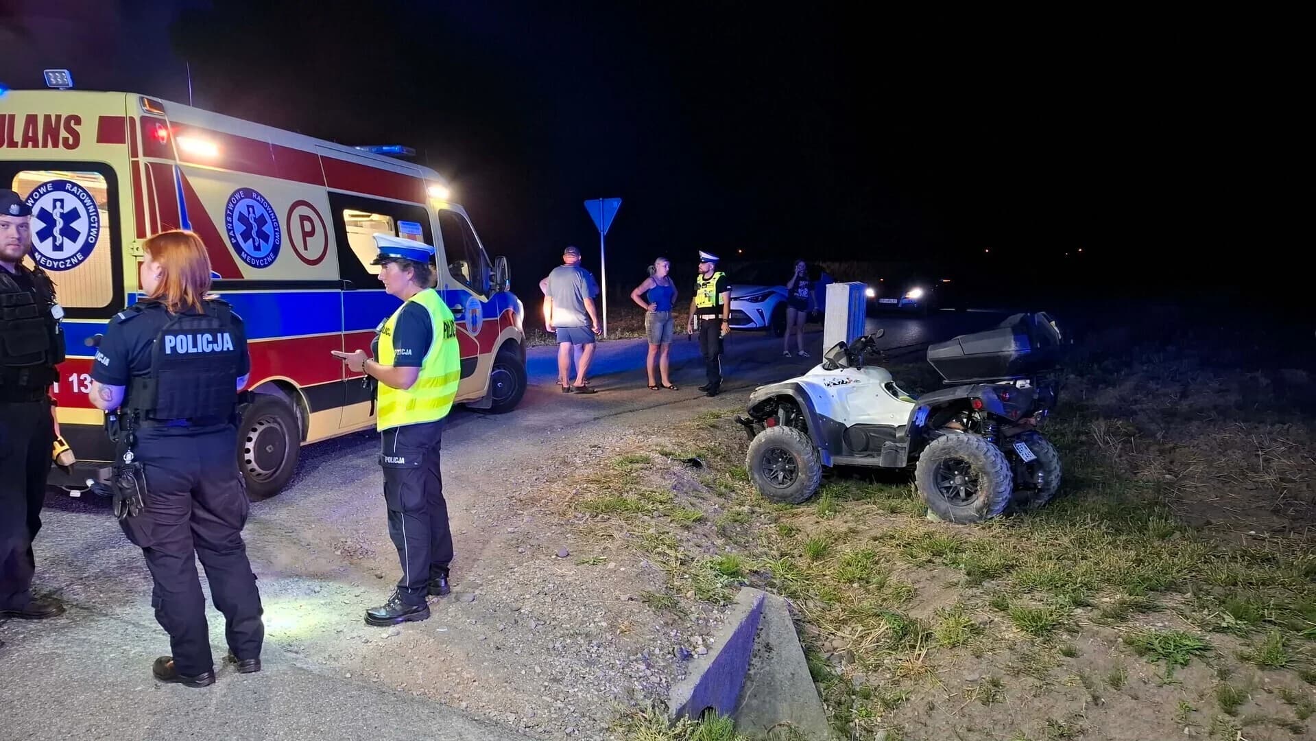 Groźny wypadek z udziałem quada w Papieżach pod Piotrkowem. Pojazd przygniotł kierującego. Mężczyzna jest w ciężkim stanie