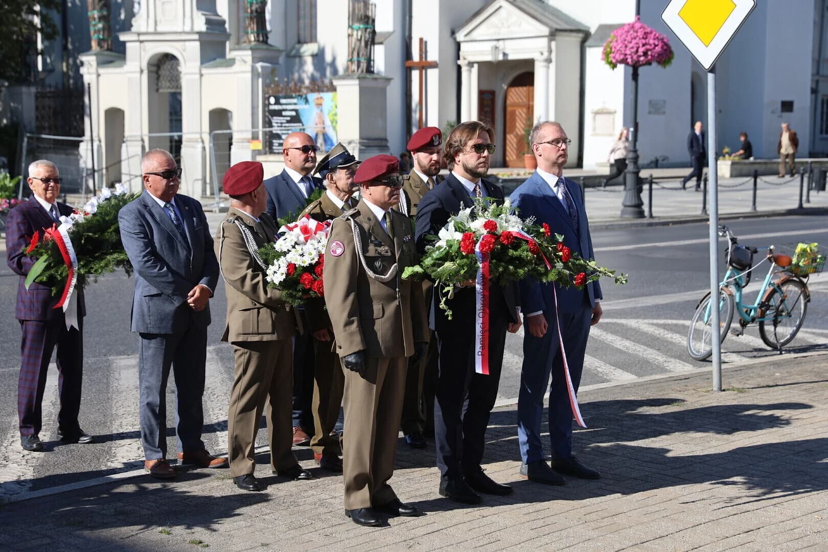 Święto Wojska Polskiego w Piotrkowie. Delegacje złożyły kwiaty pod pomnikiem Nieznanego Żołnierza